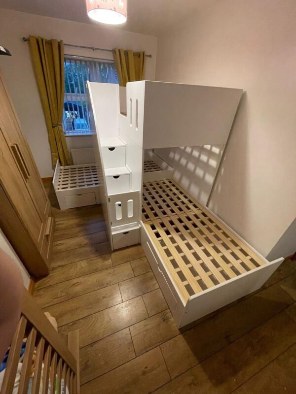 triple sleeper with steps and safety gate