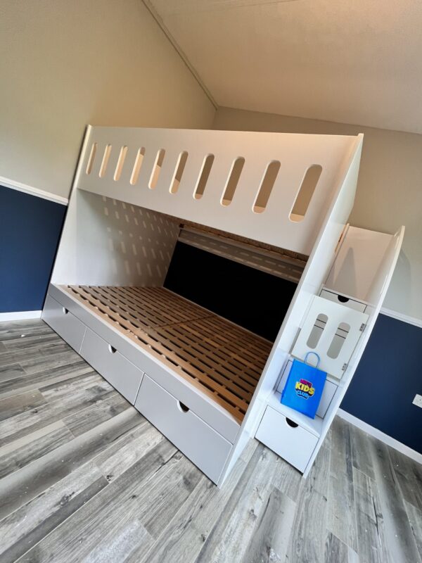 Double bunk with steps