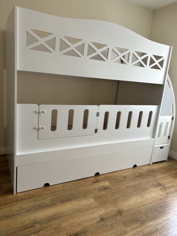 kids trundle bed with toddler gate